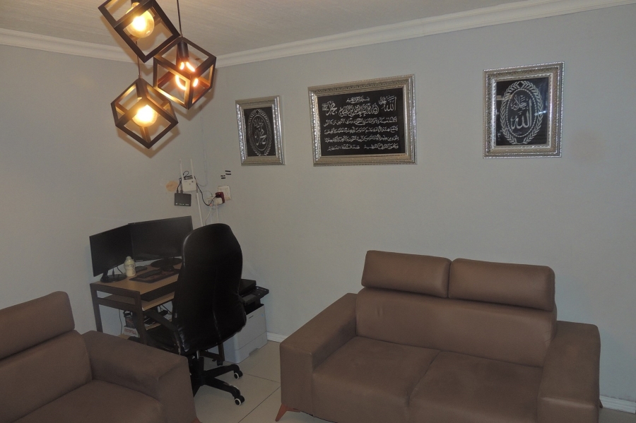 2 Bedroom Property for Sale in Woodlands Western Cape